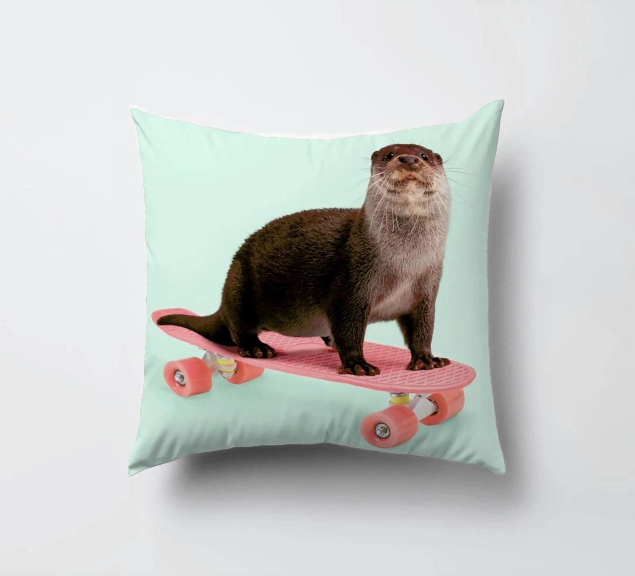 Skate Otter cuscino da Paul Fuentes Design