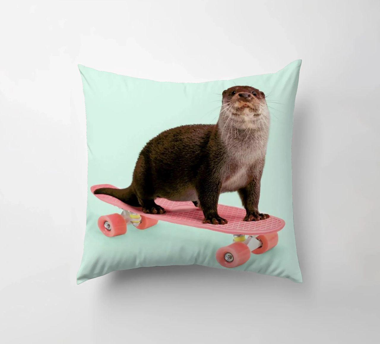 Skate Otter cuscino da Paul Fuentes Design