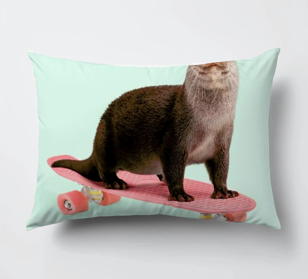 Skate Otter cuscino da Paul Fuentes Design