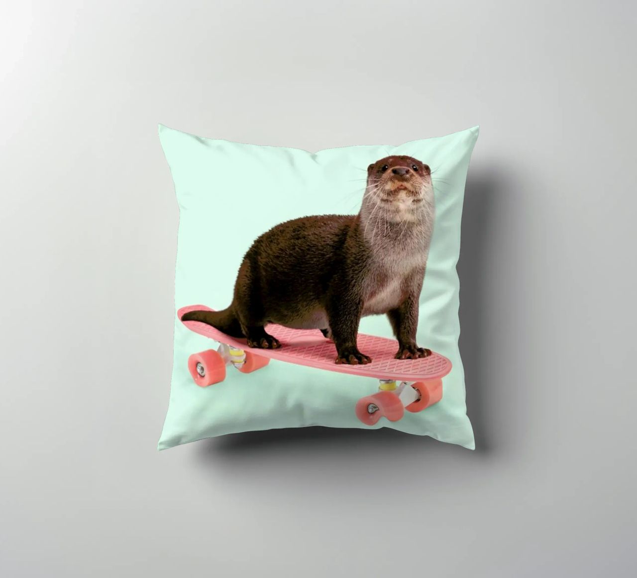Skate Otter cuscino da Paul Fuentes Design
