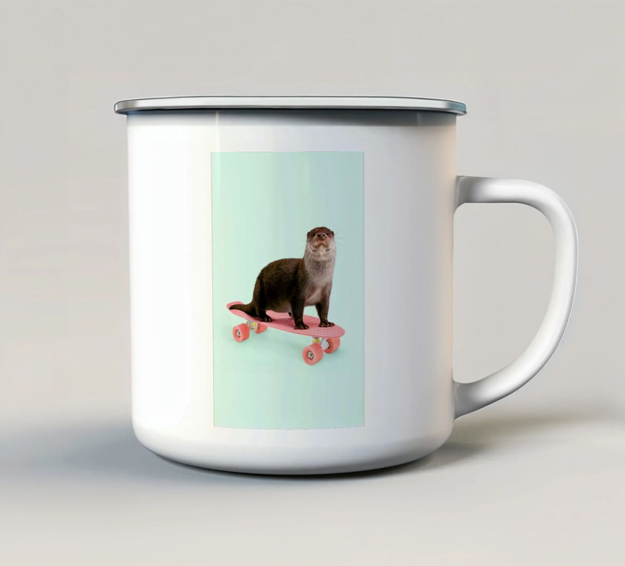 Skate Otter tazza in smalto da Paul Fuentes Design