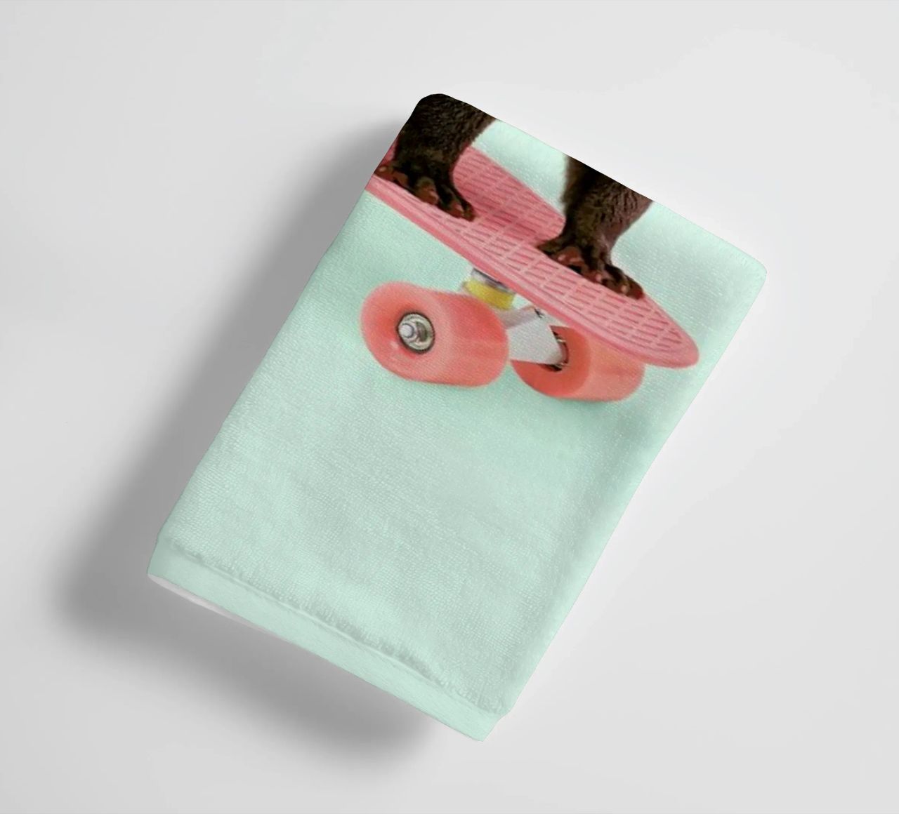 Skate Otter asciugamano da bagno da Paul Fuentes Design