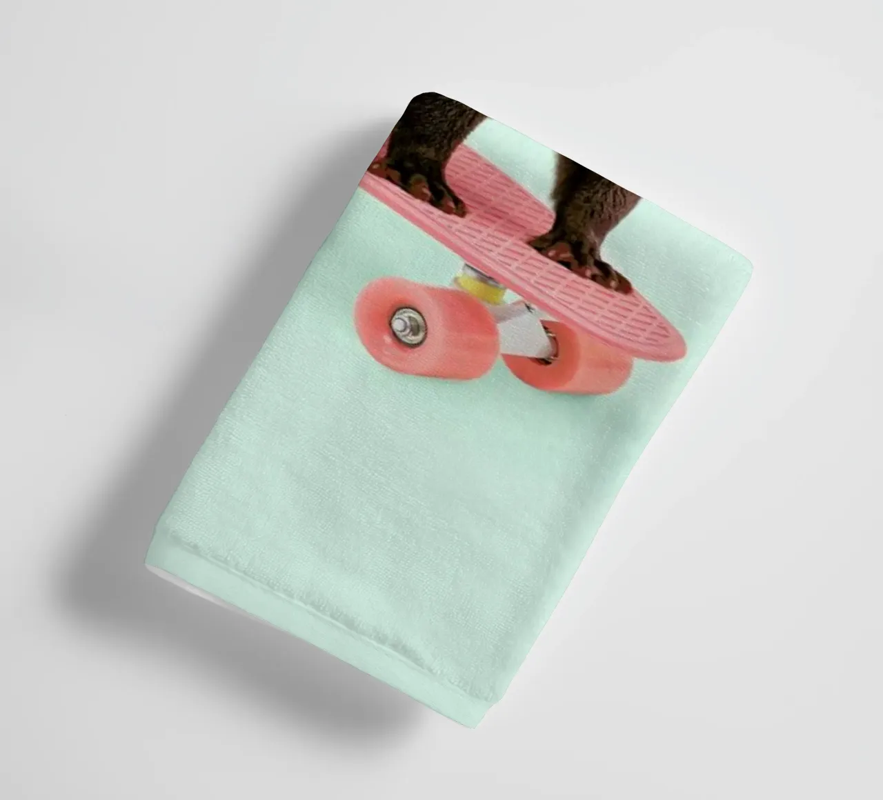 Skate Otter asciugamano da bagno da Paul Fuentes Design