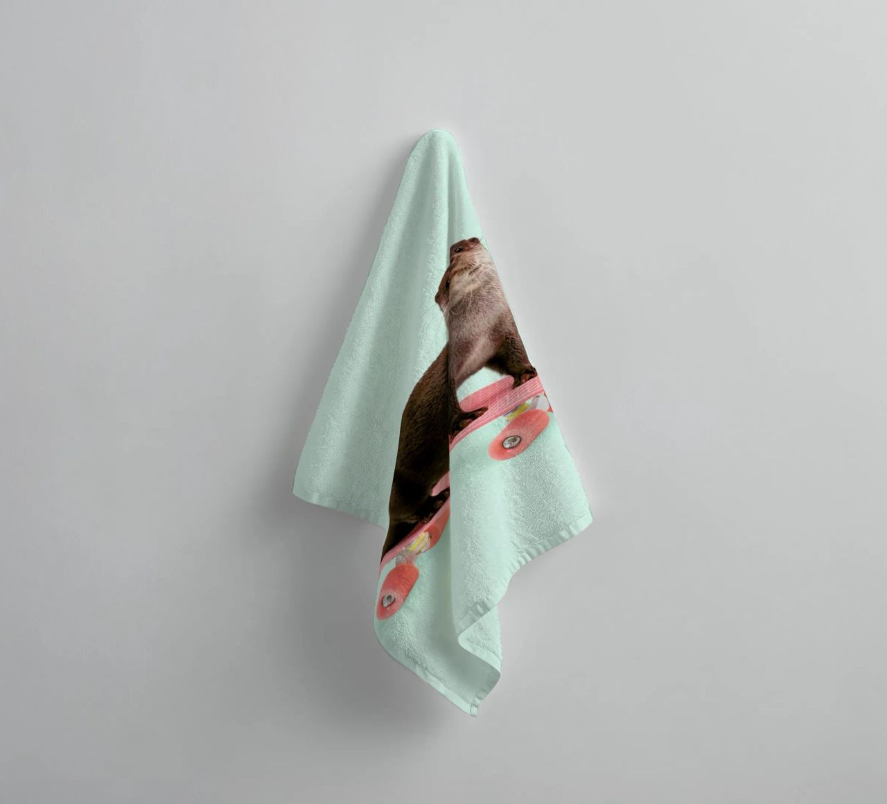 Skate Otter asciugamano da bagno da Paul Fuentes Design