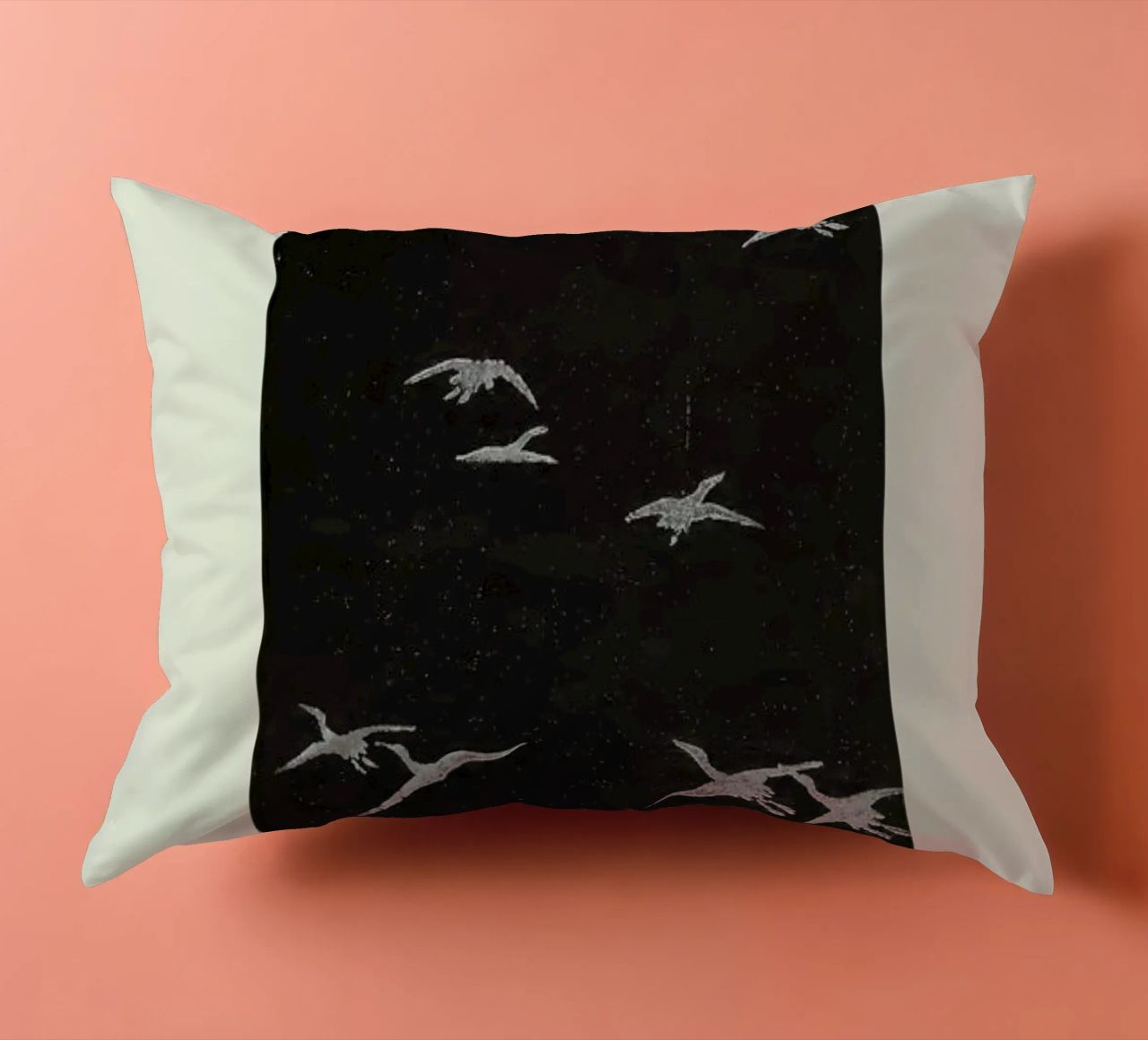 Shin-Bijutsukai - In Flight cuscino da Vintage by JUNIQE