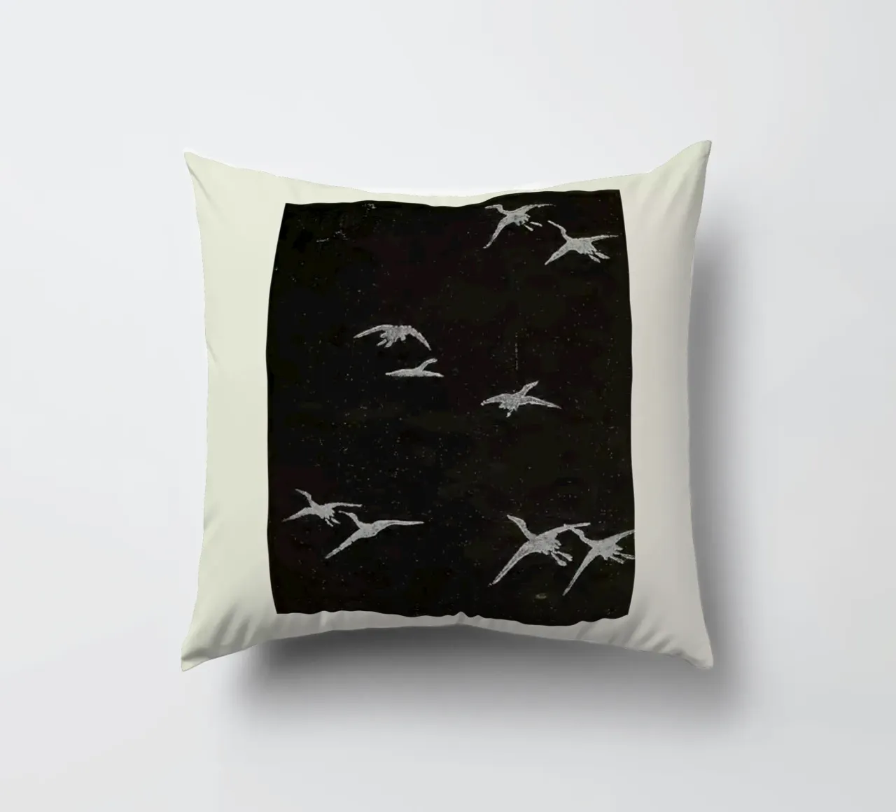 Shin-Bijutsukai - In Flight cuscino da Vintage by JUNIQE