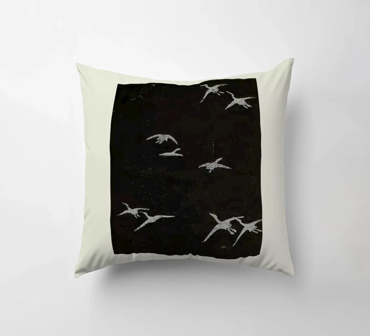Shin-Bijutsukai - In Flight cuscino da Vintage by JUNIQE