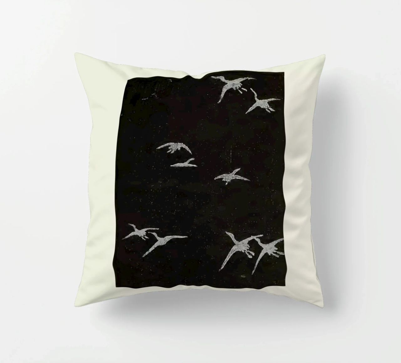 Shin-Bijutsukai - In Flight cuscino da Vintage by JUNIQE