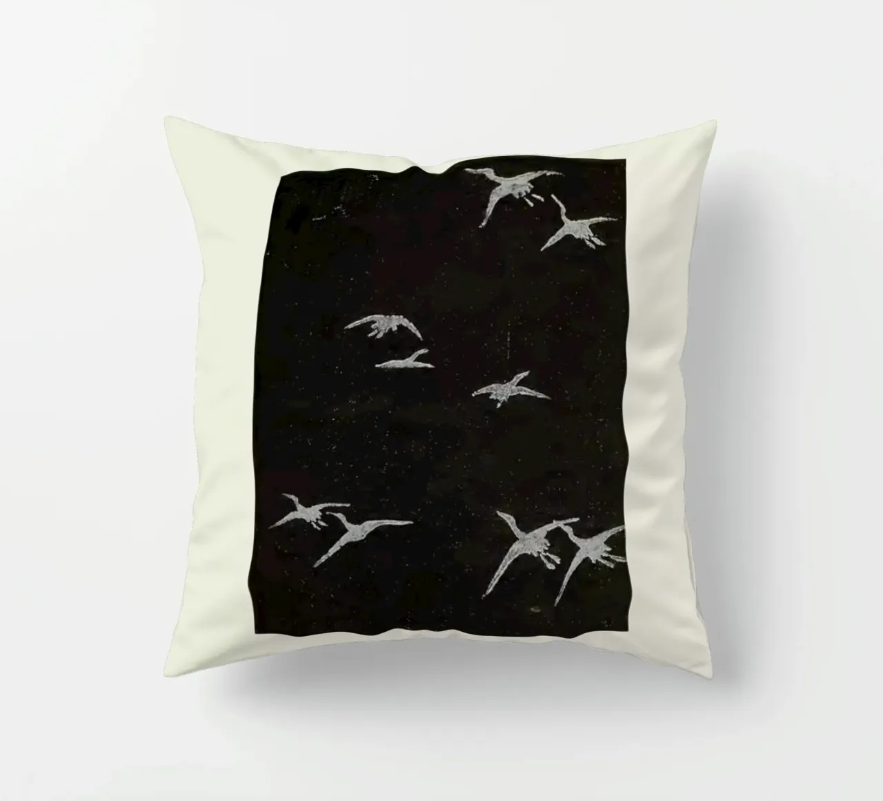 Shin-Bijutsukai - In Flight cuscino da Vintage by JUNIQE