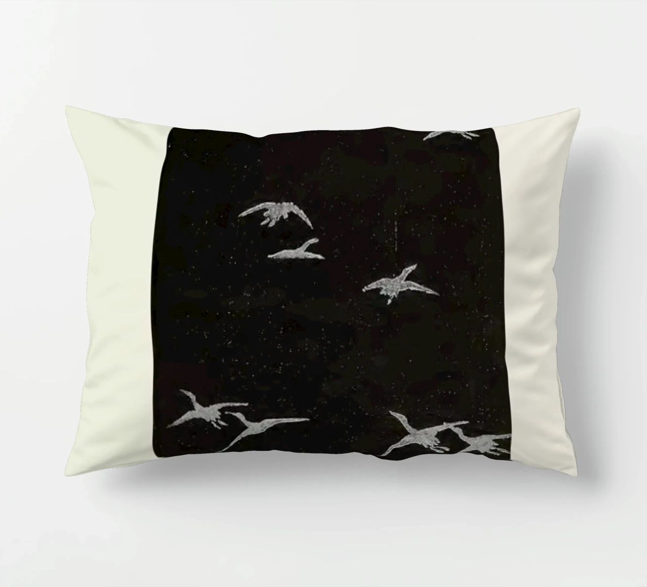Shin-Bijutsukai - In Flight cuscino da Vintage by JUNIQE
