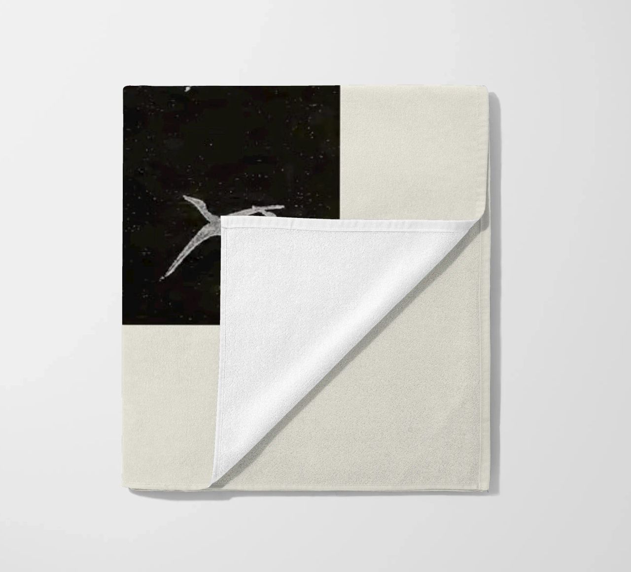 Shin-Bijutsukai - In Flight telo mare da Vintage by JUNIQE