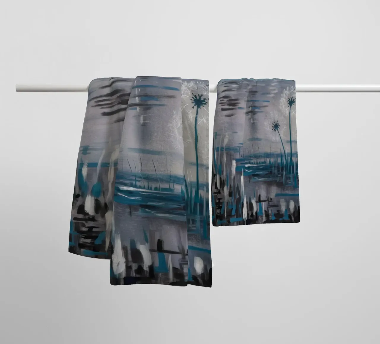 Riflessi di una palude tranquilla asciugamano da bagno da Verve Pigments