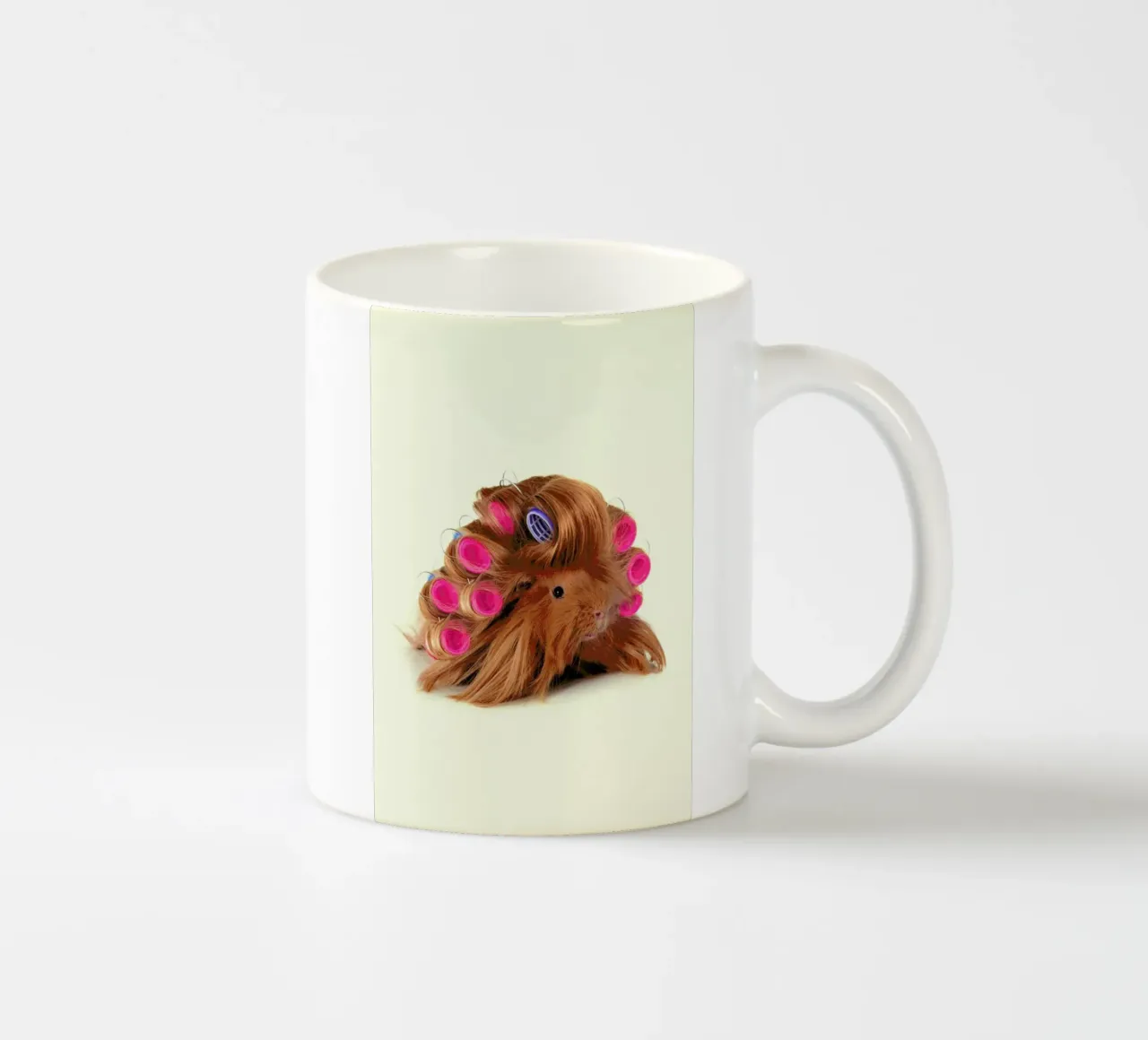 Curly Guineapig tazza in ceramica da Paul Fuentes Design