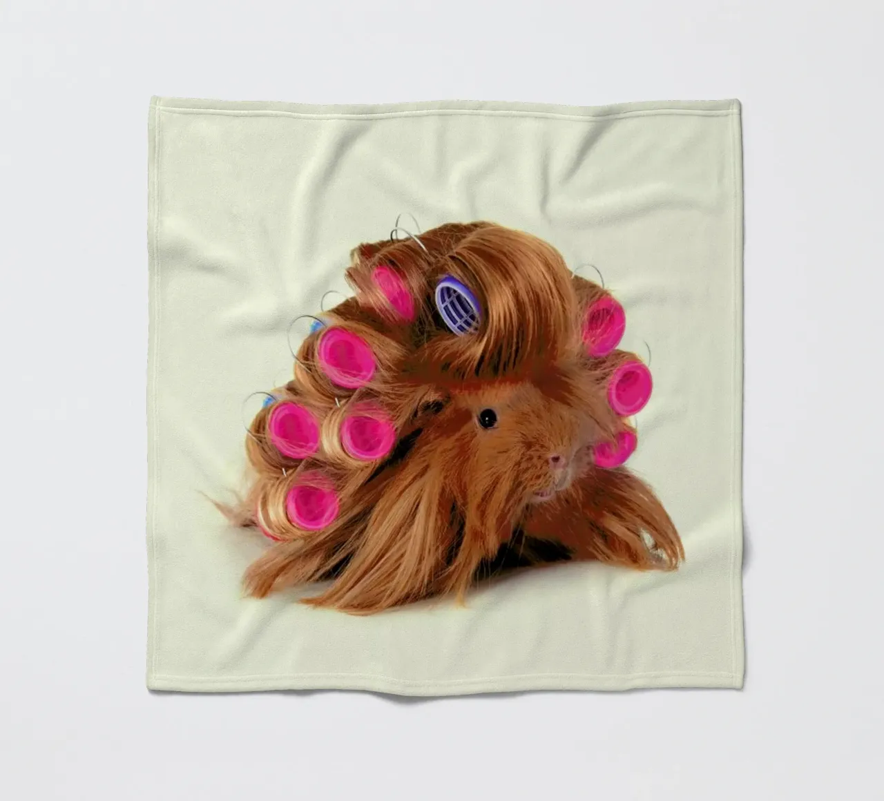 Curly Guineapig coperta in pile da Paul Fuentes Design