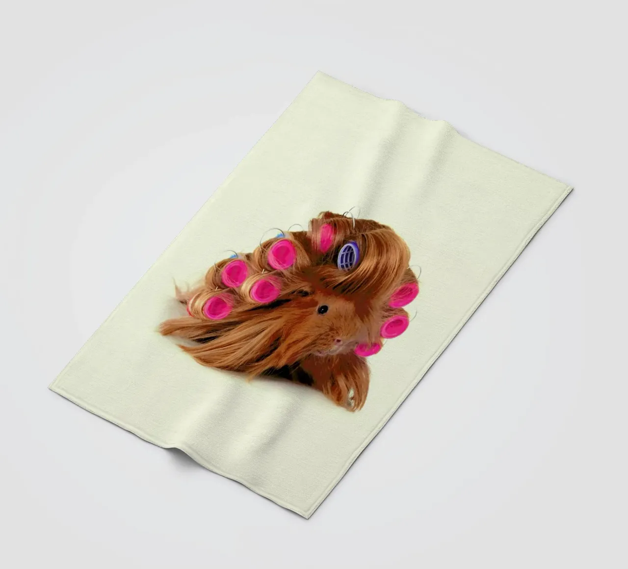 Curly Guineapig coperta in pile da Paul Fuentes Design