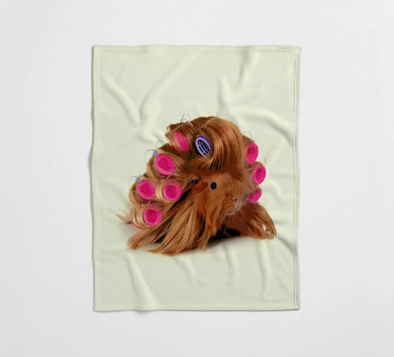 Curly Guineapig coperta in pile da Paul Fuentes Design