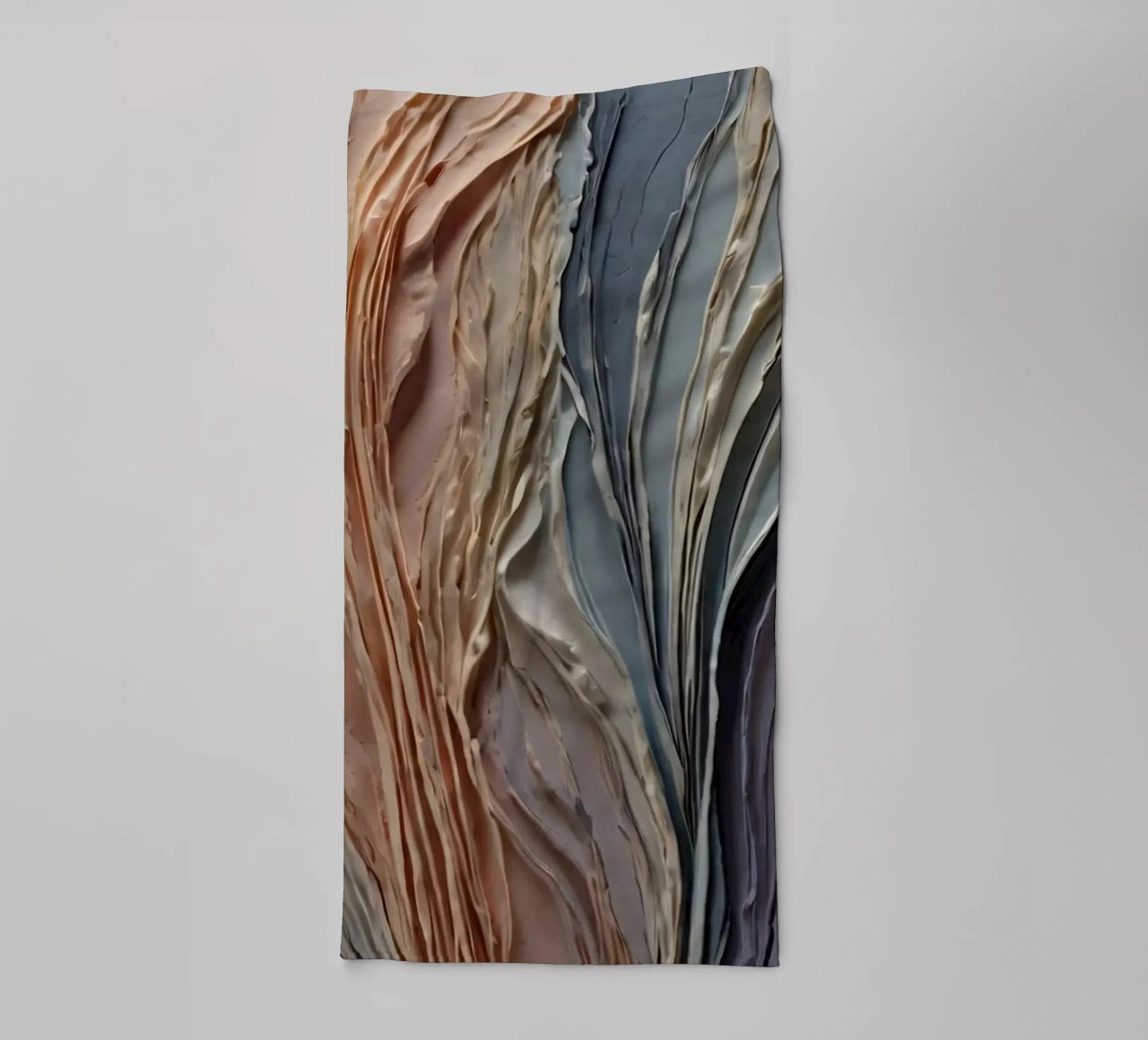 Abstract getextureerd kunstwerk met gelaagde verf in warme badhanddoek van DesignDoodle