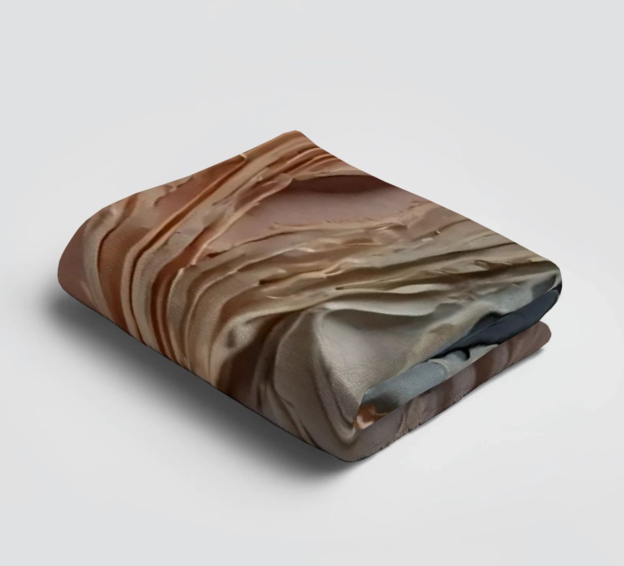 Abstract getextureerd kunstwerk met gelaagde verf in warme badhanddoek van DesignDoodle