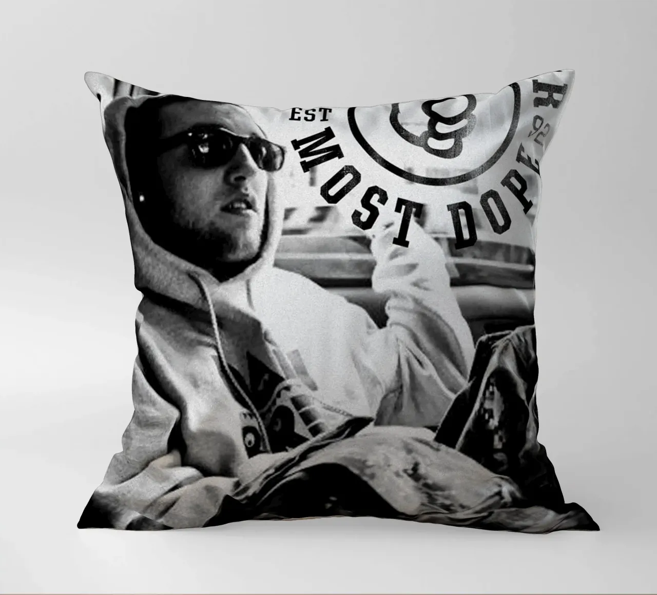 Most Dope Est 92 - Mac Miller in bianco e nero cuscino da rockytamoe