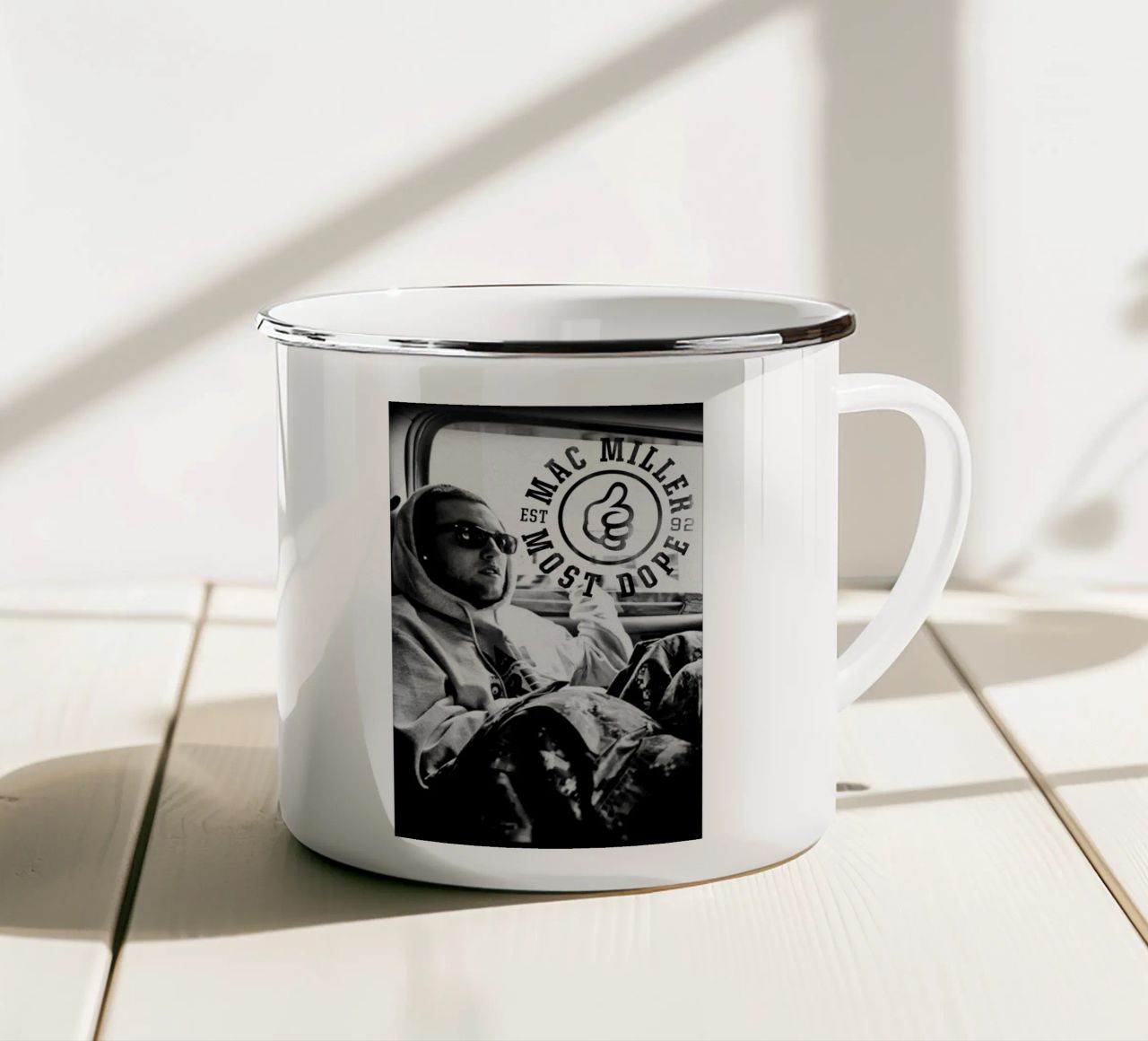Most Dope Est 92 - Mac Miller in bianco e nero tazza in smalto da rockytamoe