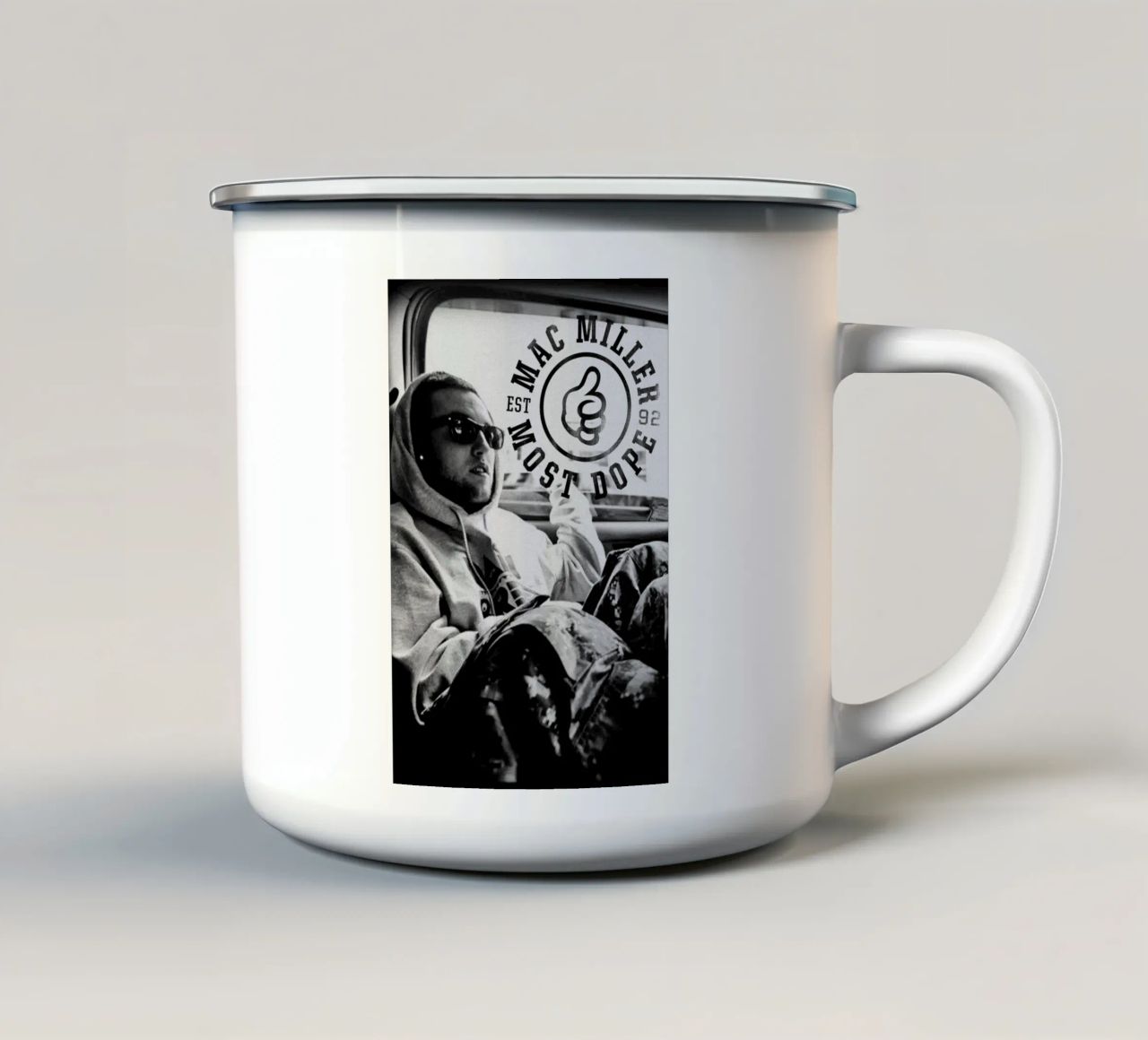 Most Dope Est 92 - Mac Miller in bianco e nero tazza in smalto da rockytamoe