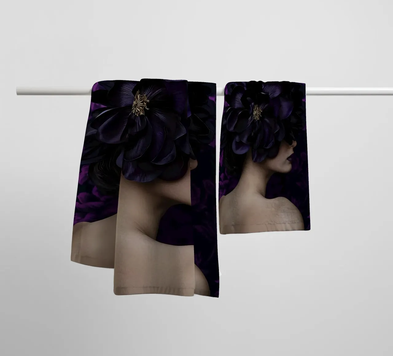 Donna con fiori viola asciugamano da bagno da Imagine