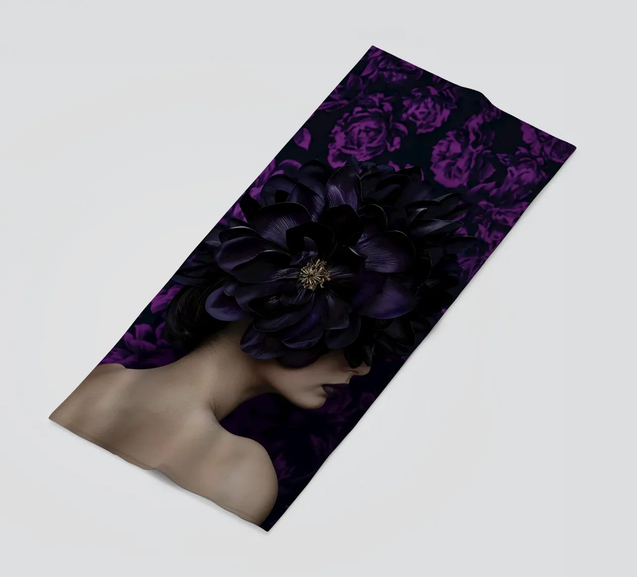 Donna con fiori viola telo mare da Imagine