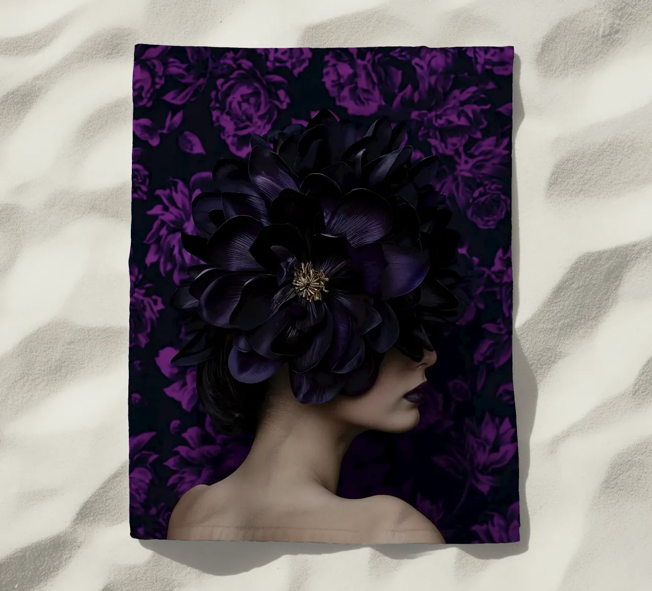 Donna con fiori viola telo mare da Imagine