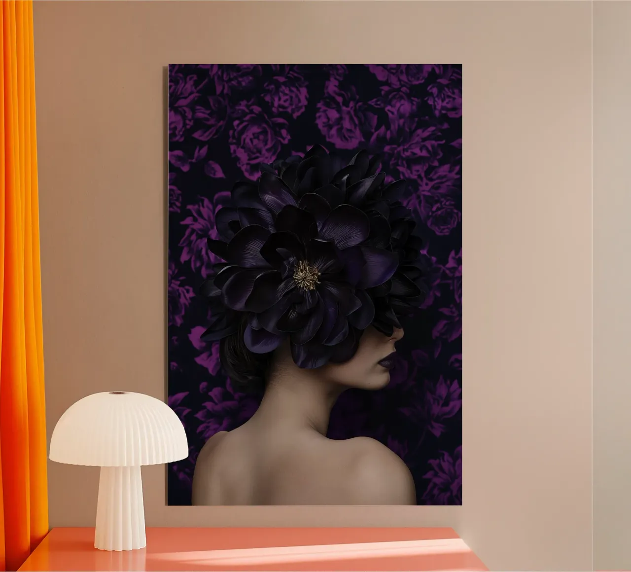 Donna con fiori viola alluminio dibond da Imagine