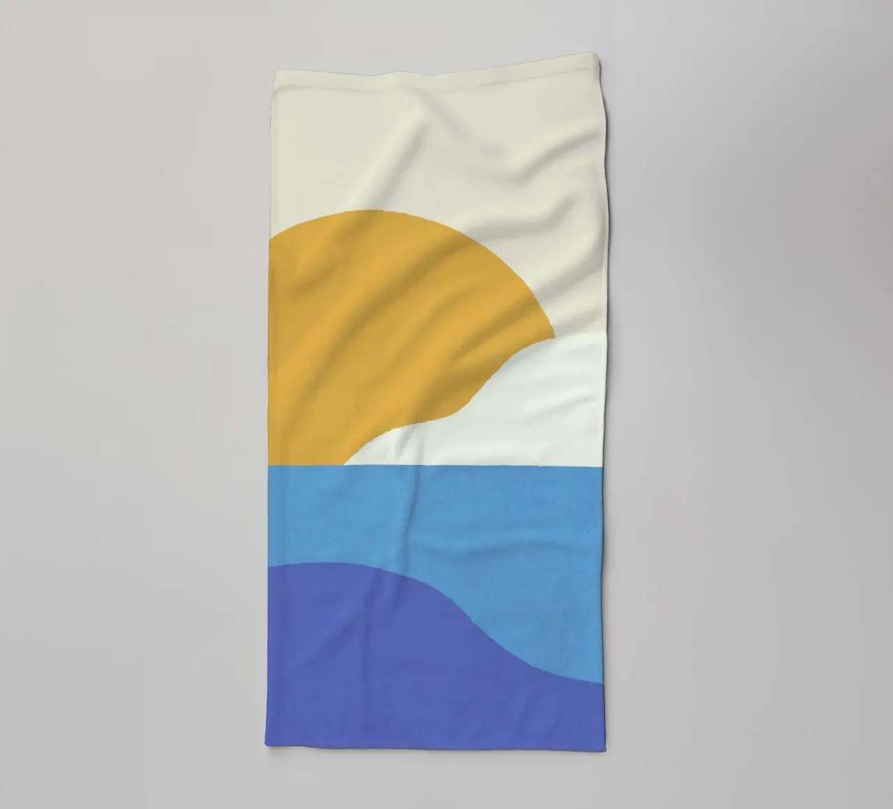 Sunny Island - Bleu d'or serviette de bain de MoonlightPrint