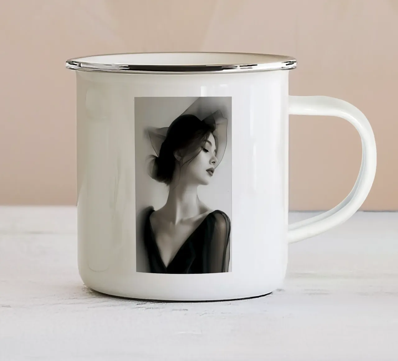 Donna in bianco e nero tazza in smalto da Imagine