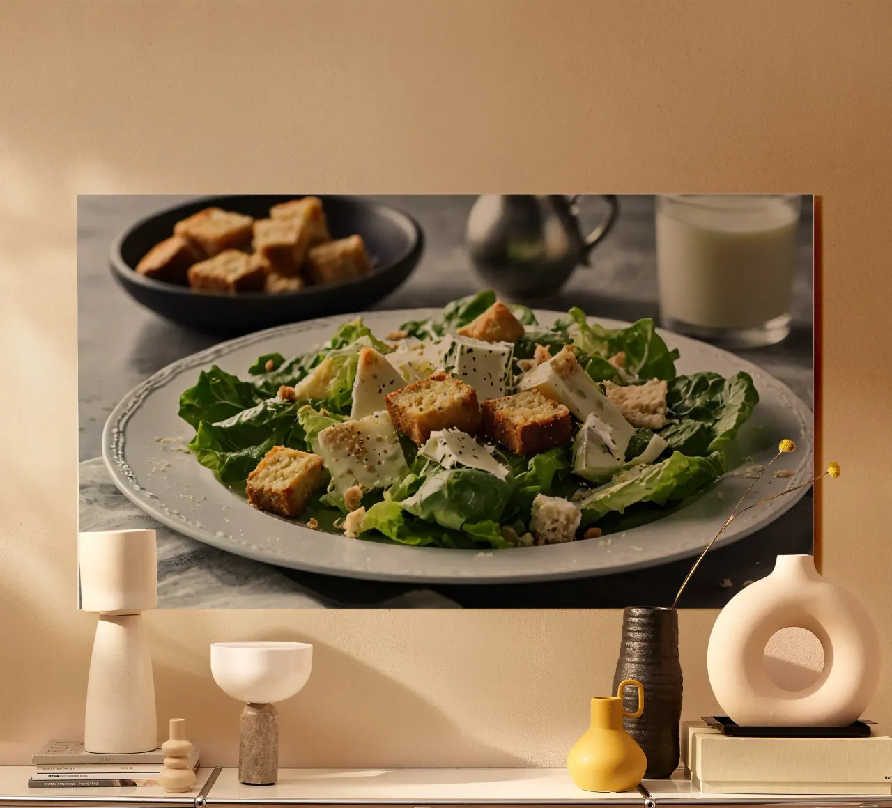 Frischer Caesar-Salat mit knusprigen Croutons und cremigem Dressing Acryl-Glas von DesignDoodle