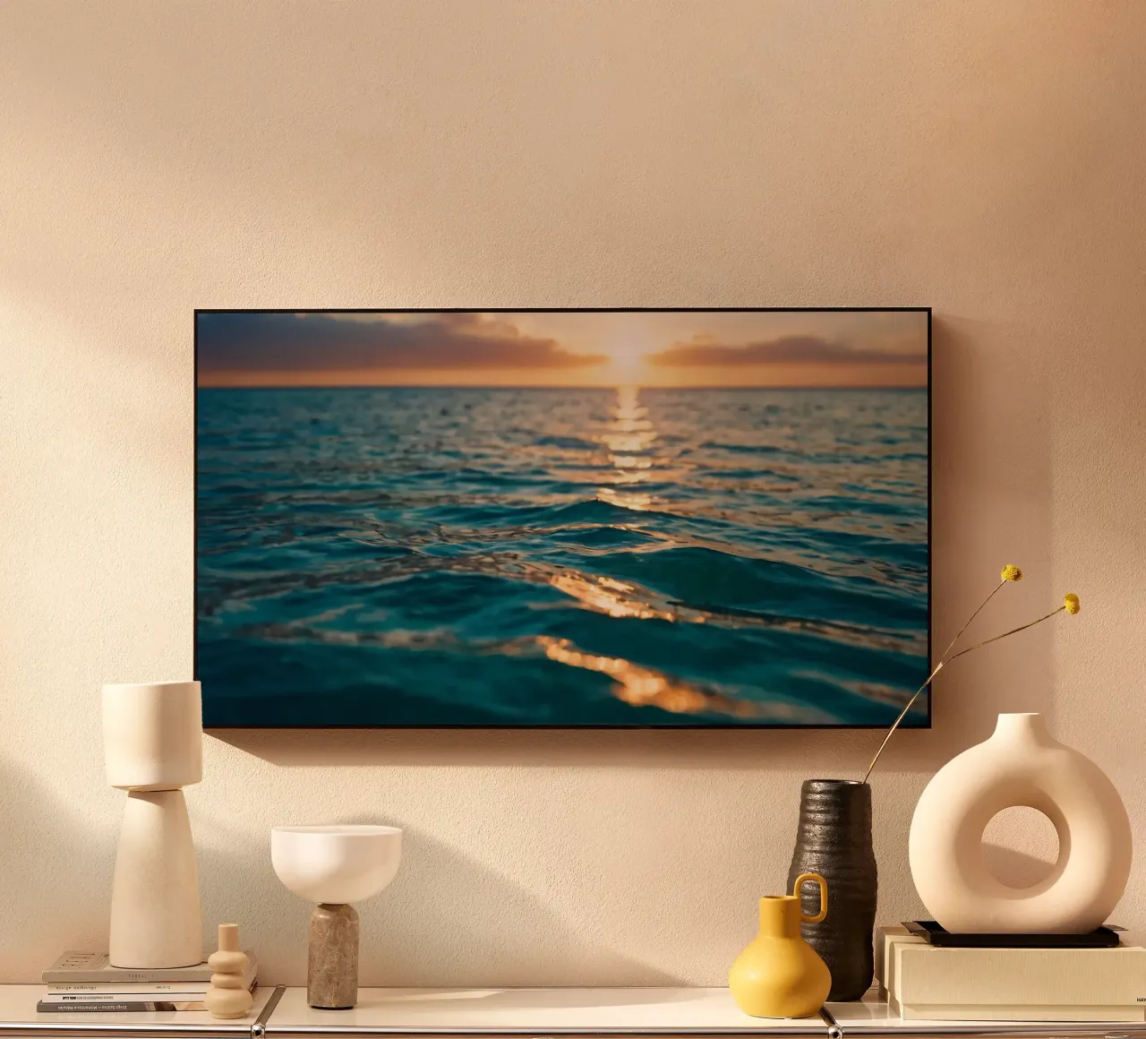 las tranquilas olas del océano reflejan una vibrante puesta de sol sobre el agua en calma aluminio dibond de DesignDoodle