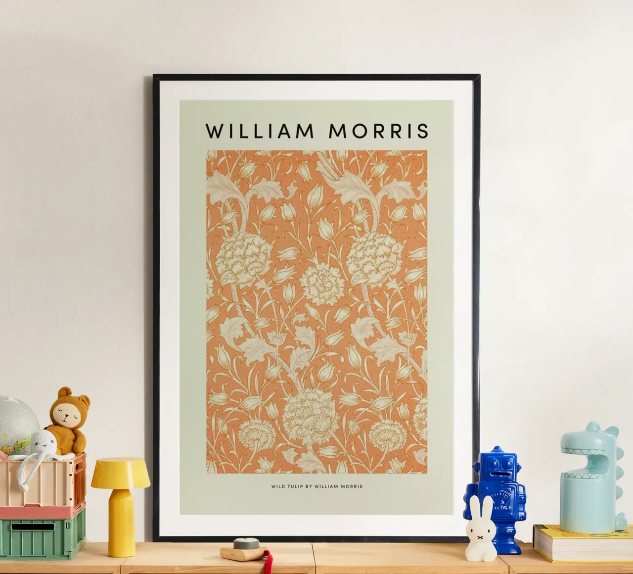 William Morris - Wild Tulip poster con telaio in legno da Vintage by JUNIQE