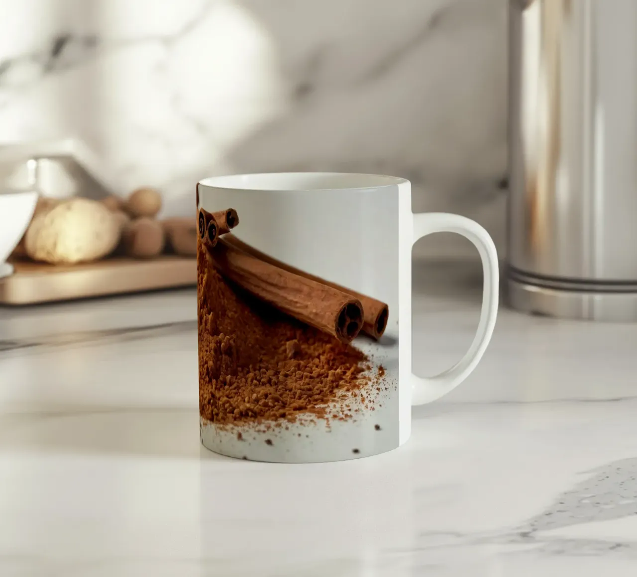 Zimtstangen und gemahlener Zimt elegant aufgeschichtet Keramik Tasse von DesignDoodle