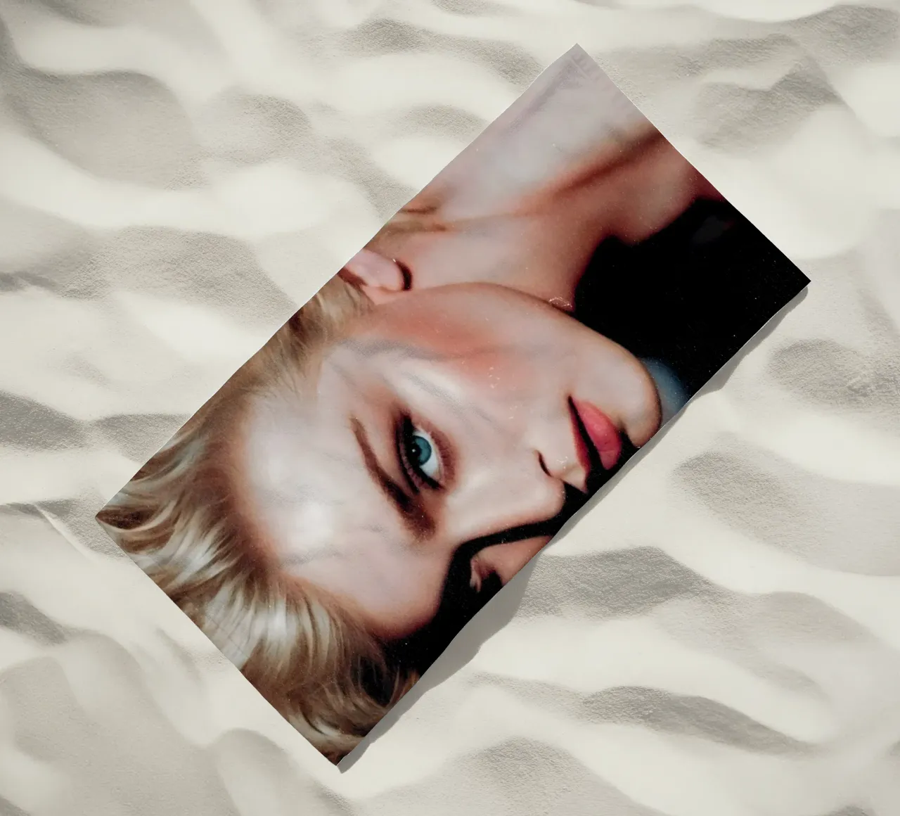 Madonna telo mare da Low poly art
