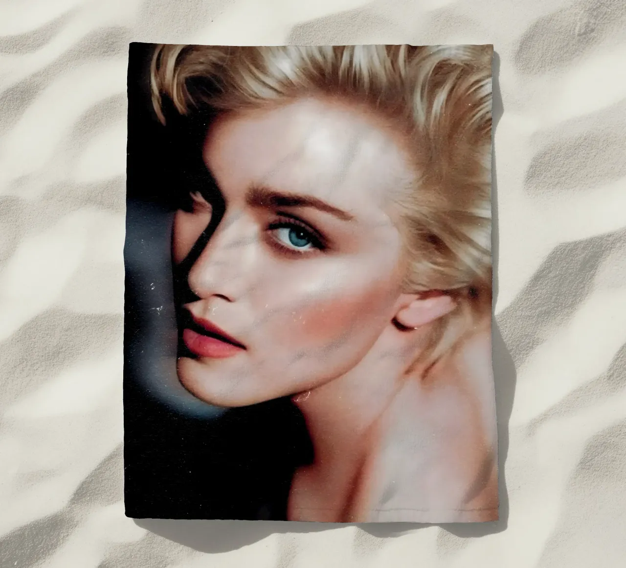Madonna telo mare da Low poly art