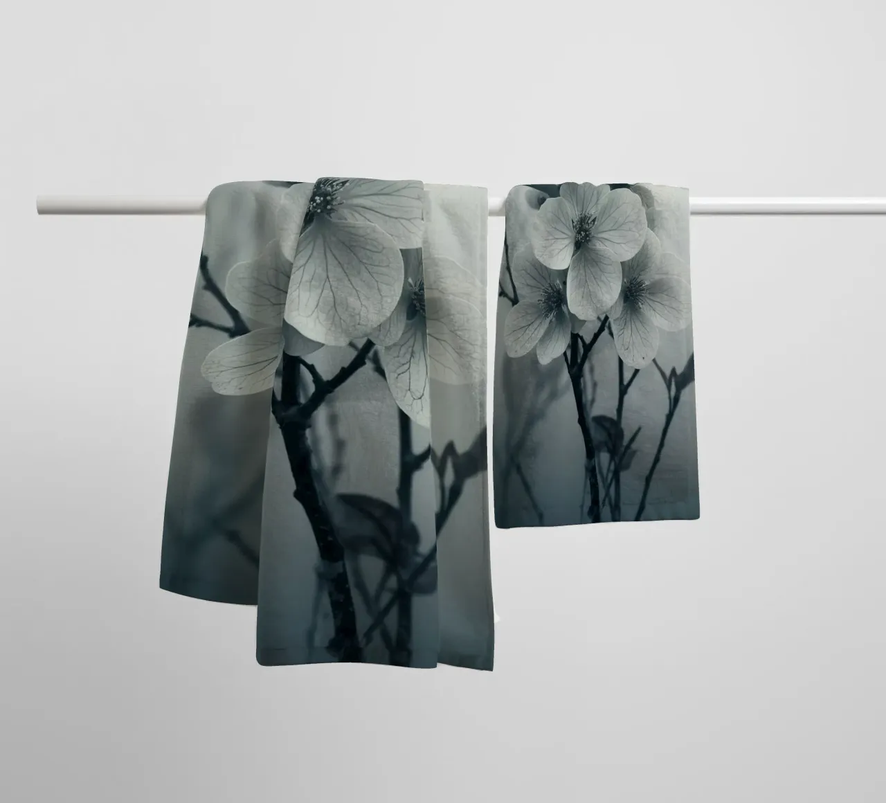 Bloem in grijstinten badhanddoek van Imagine
