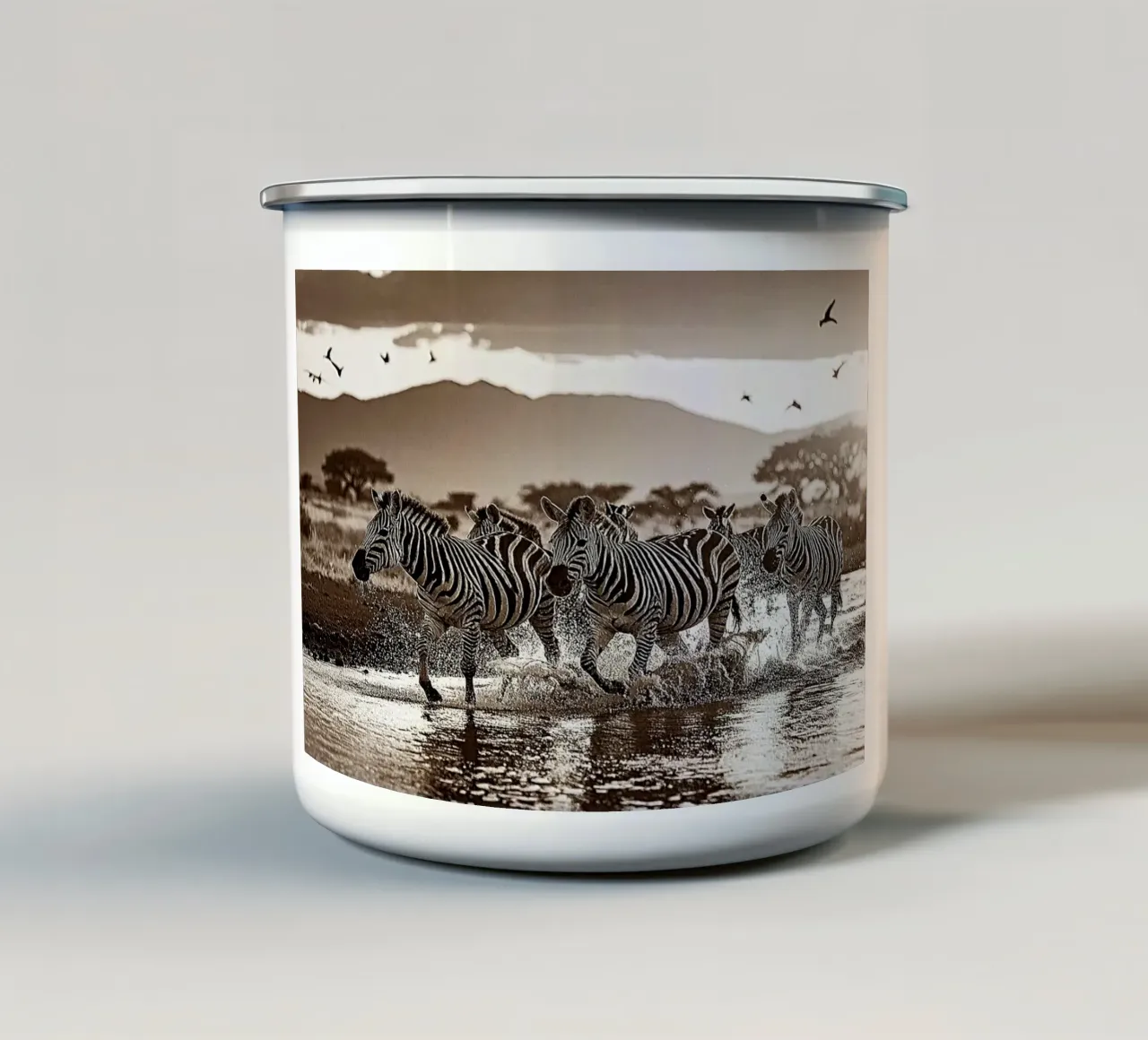 TROUPEAU DE ZEBRES. Sépia relief tazza in smalto da Thierry vobmann photography