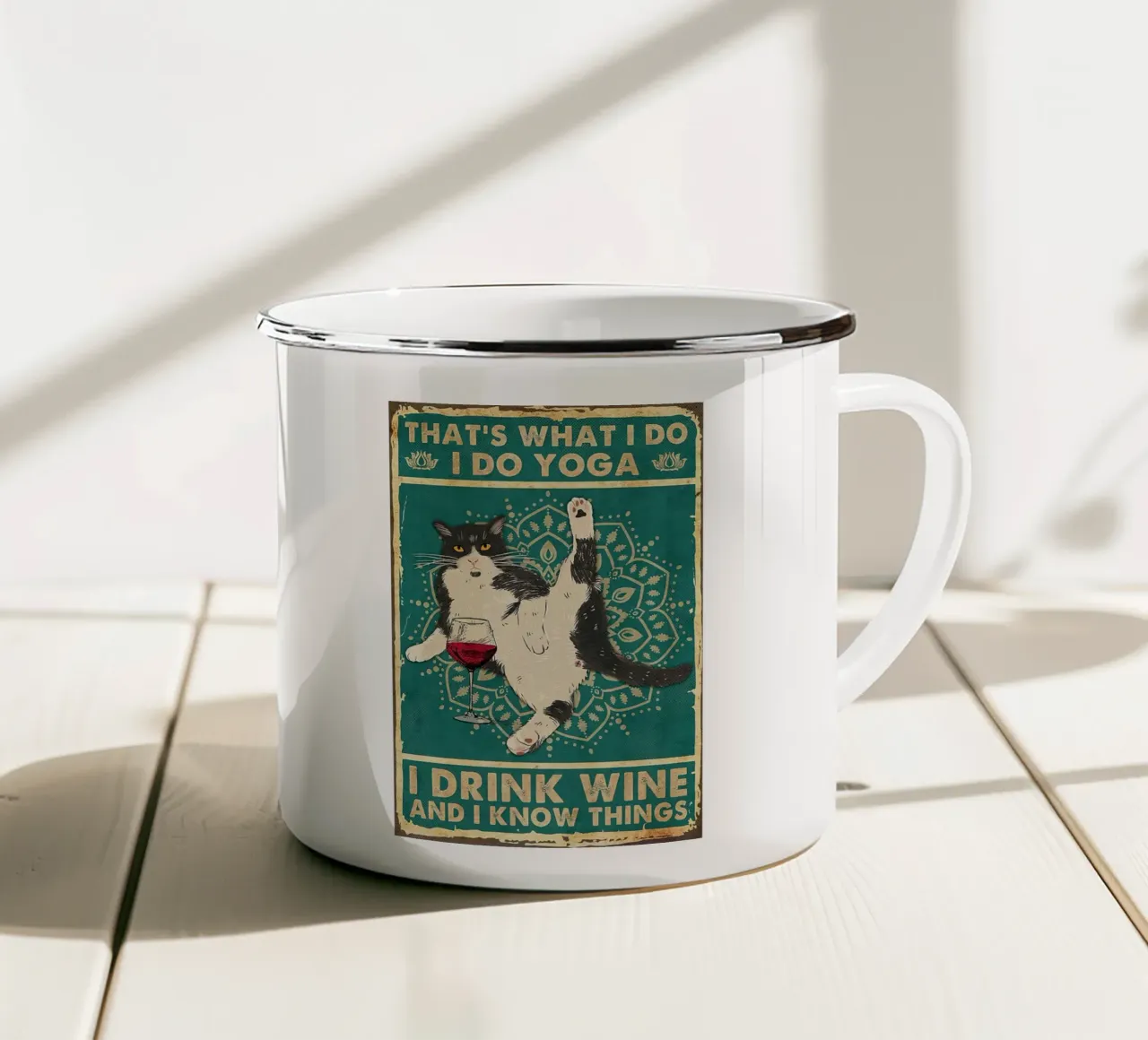 Das ist es, was ich tue Ich mache Yoga Ich trinke Wein und ich weiß Dinge Emaille Tasse von Aaronshop