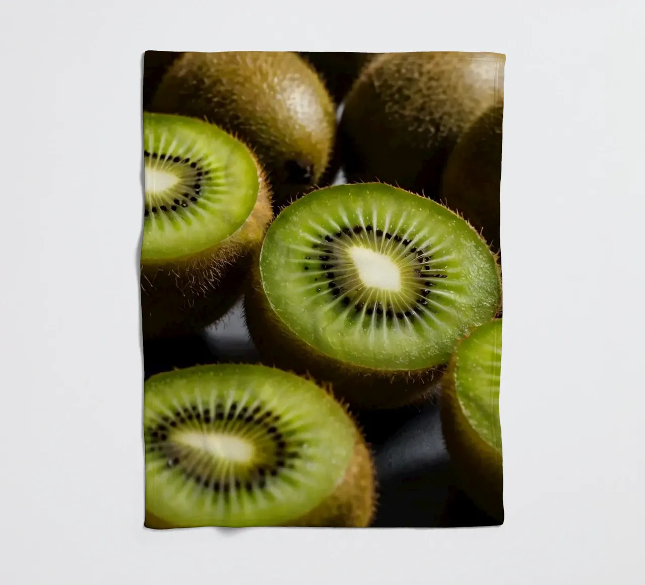 I kiwi appena tagliati sono esposti in vivaci tonalità di verde coperta in pile da DesignDoodle