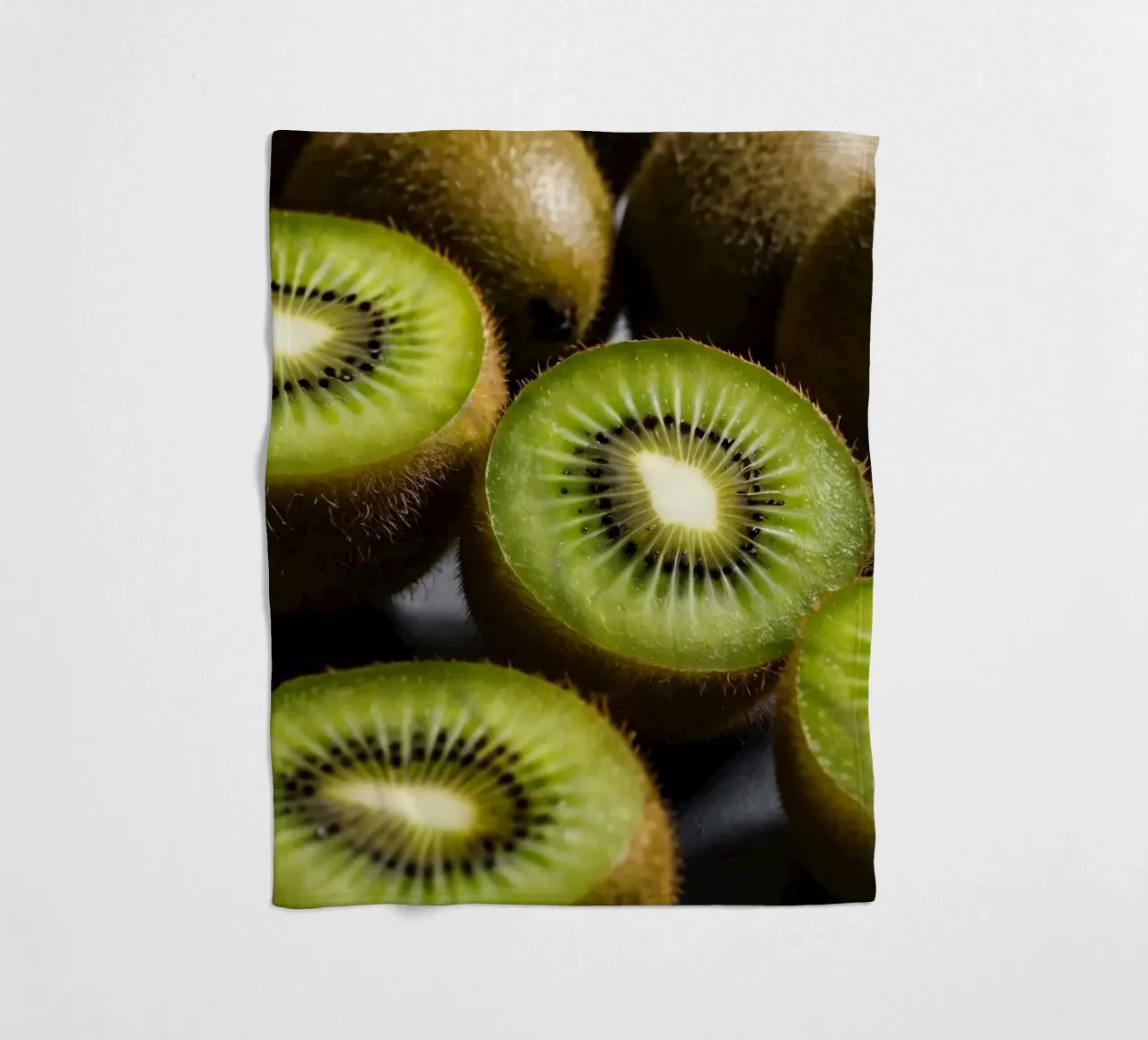 I kiwi appena tagliati sono esposti in vivaci tonalità di verde coperta in pile da DesignDoodle