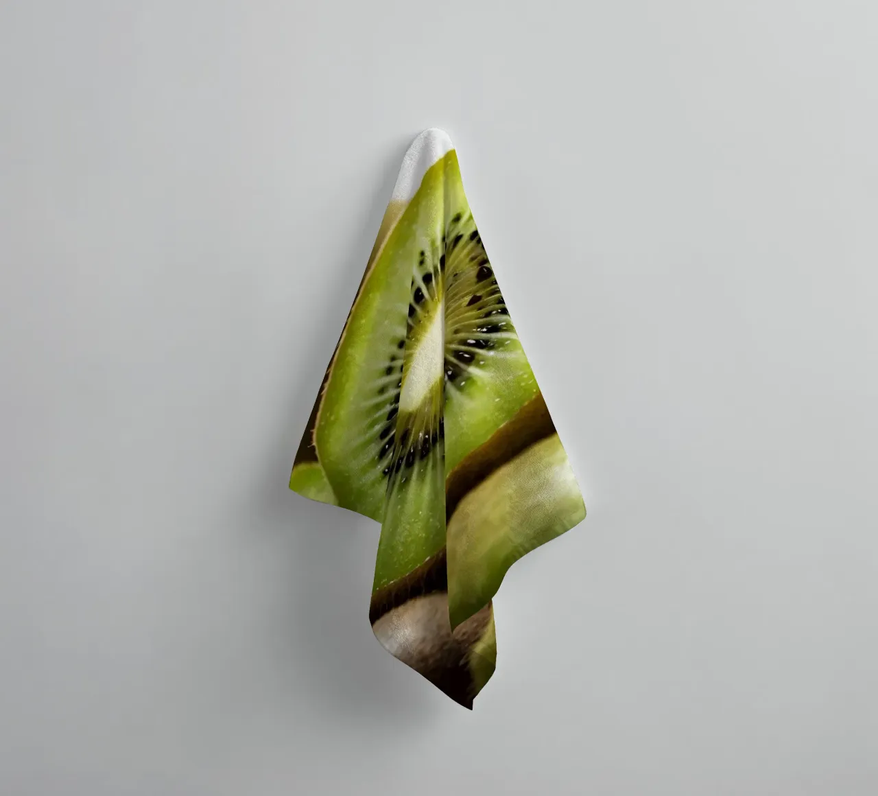 Kiwi freschi tagliati a fette e disposti con frutti interi asciugamano da bagno da DesignDoodle