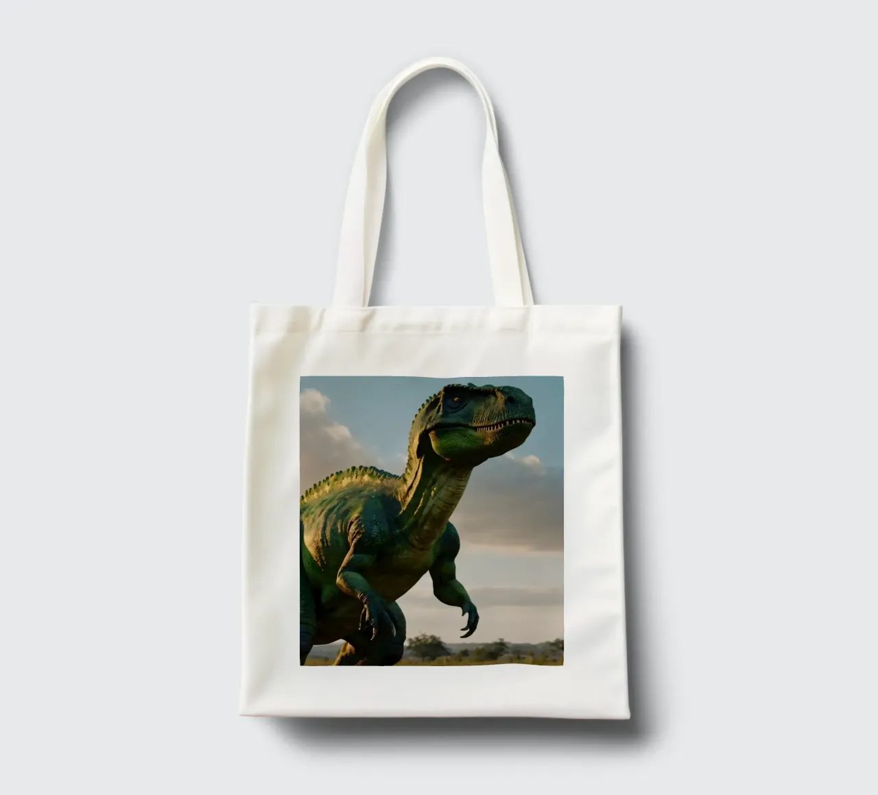 Un dinosauro realistico si erge in un paesaggio lussureggiante borsa in juta da DesignDoodle