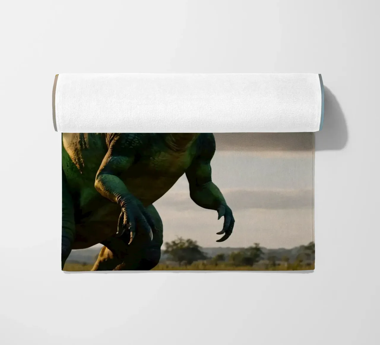 Un dinosauro realistico si erge in un paesaggio lussureggiante telo mare da DesignDoodle