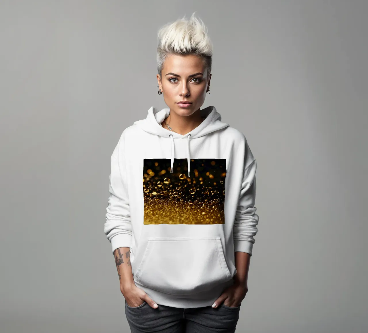 Gocce d'oro brillano su una superficie scura con un bokeh ipnotico felpa con cappuccio da DesignDoodle