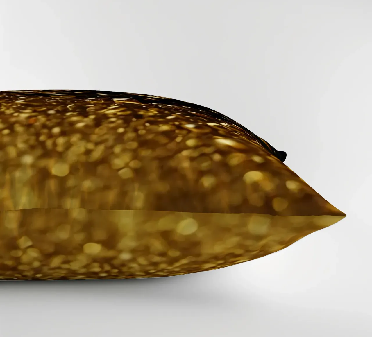Gocce d'oro brillano su una superficie scura con un bokeh ipnotico cuscino da DesignDoodle