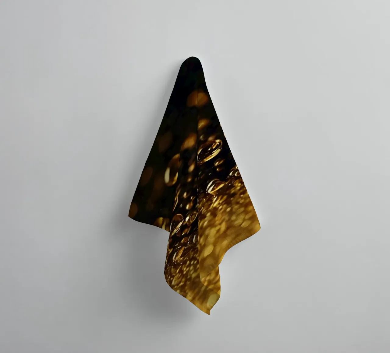 Goldtropfen schimmern auf einer dunklen Oberfläche - faszinierendes Bokeh Handtuch von DesignDoodle