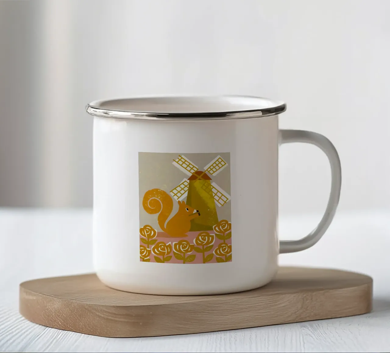 Scoiattolo del mulino a vento tazza in smalto da THE LATEST SHOP