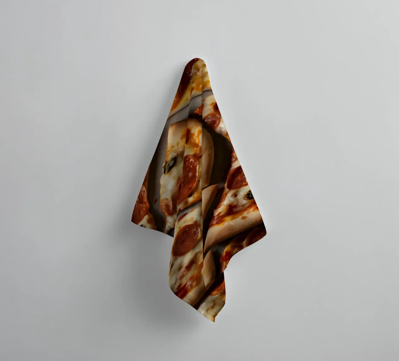 Un delizioso spalmare di fette di pizza al salame piccante asciugamano da bagno da DesignDoodle